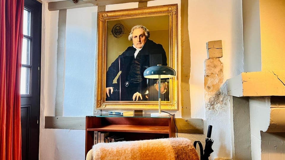 Decorative detail, Seating area, flat iron