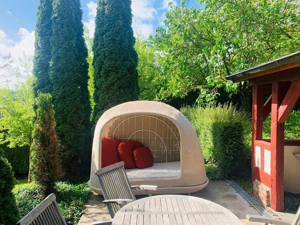 Day, Garden, Balcony/Terrace, Decorative detail, Dining area, Pets, Garden view, children, young children, Family, sunbed, washing machine