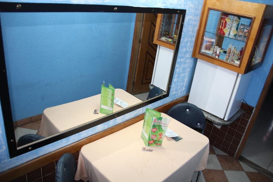 Photo of the whole room, Dining area