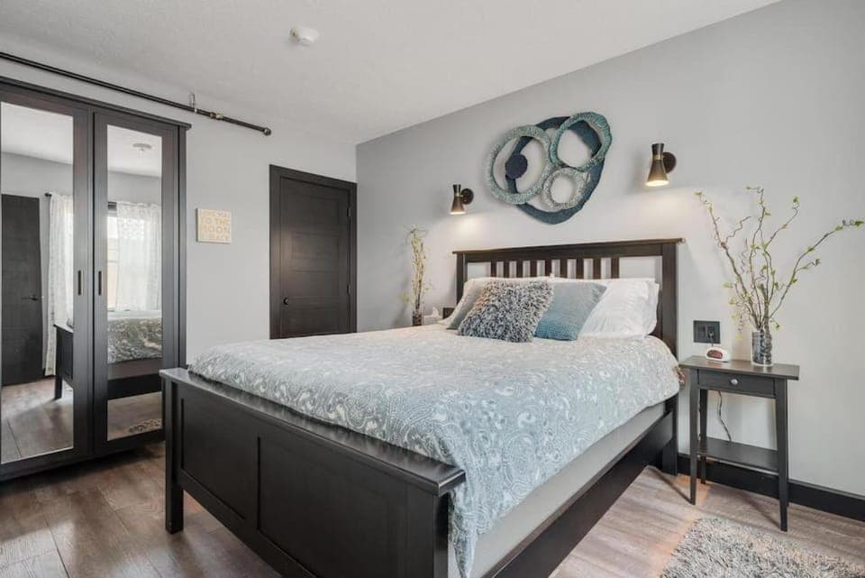 Bed, Photo of the whole room, Bedroom, wardrobe