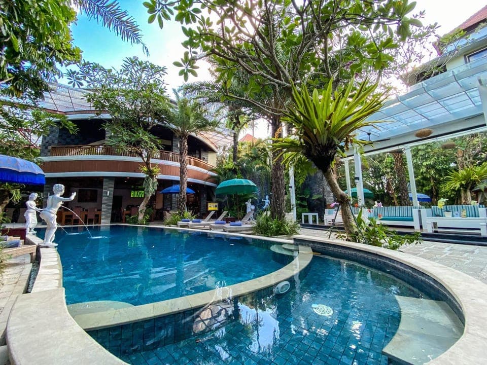 Property building, Restaurant/places to eat, Swimming pool