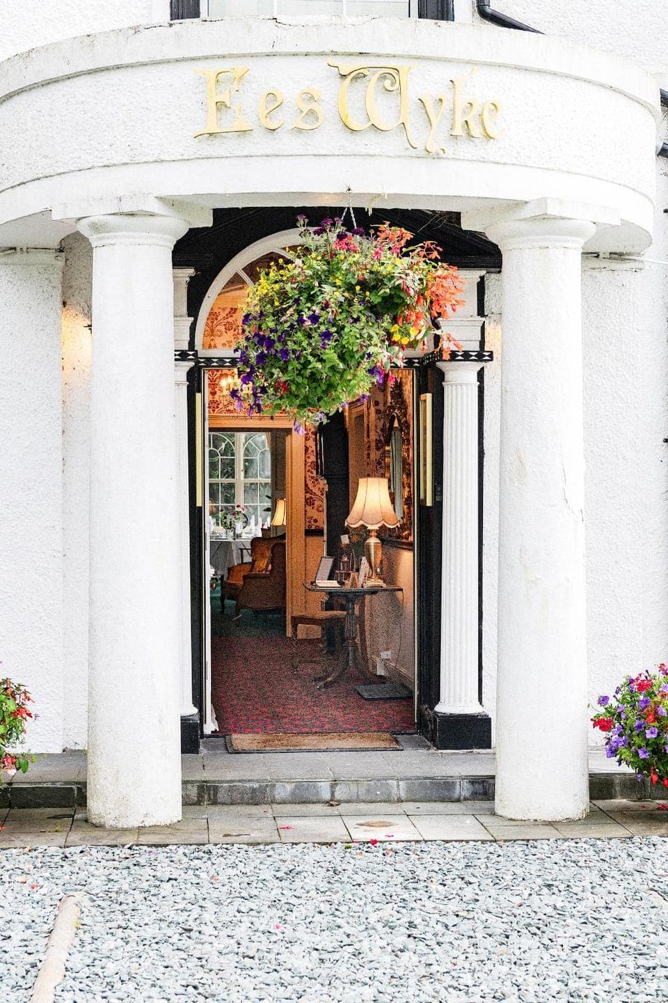 Property building, Restaurant/places to eat