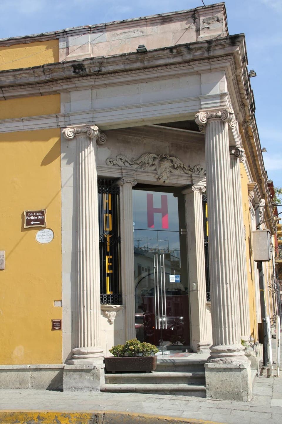 Facade/entrance, Property logo or sign