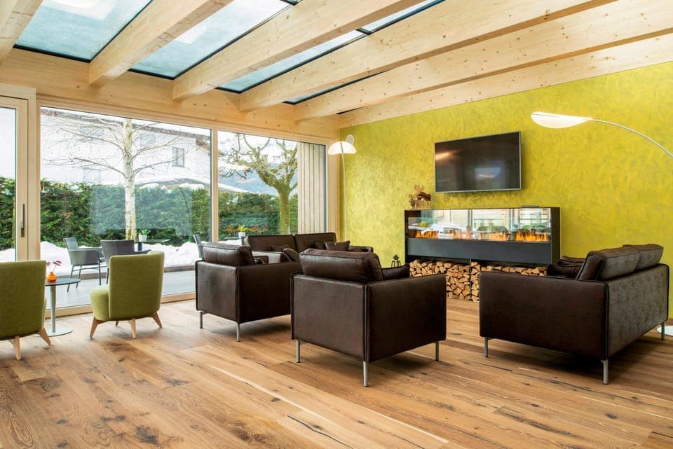 Communal lounge/ TV room