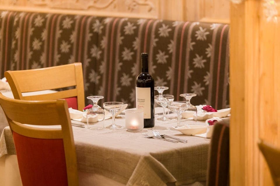 Restaurant/places to eat, Food and drinks, Food