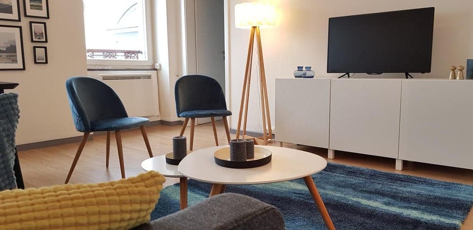 Communal lounge/ TV room, TV and multimedia, Living room, Business facilities, Seating area, Meeting/conference room