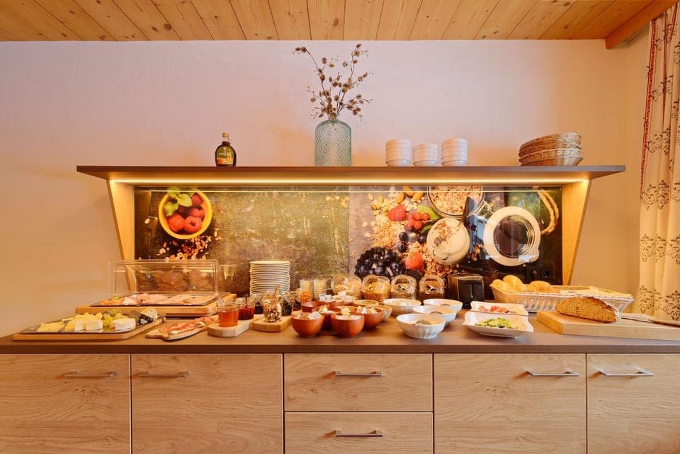 Decorative detail, Breakfast