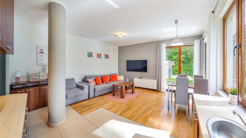 TV and multimedia, Living room, Seating area, Dining area