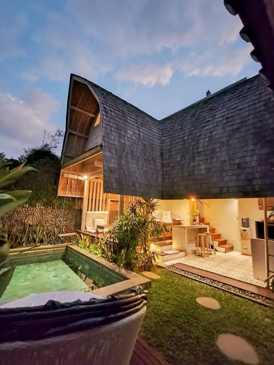 Property building, Garden, Swimming pool