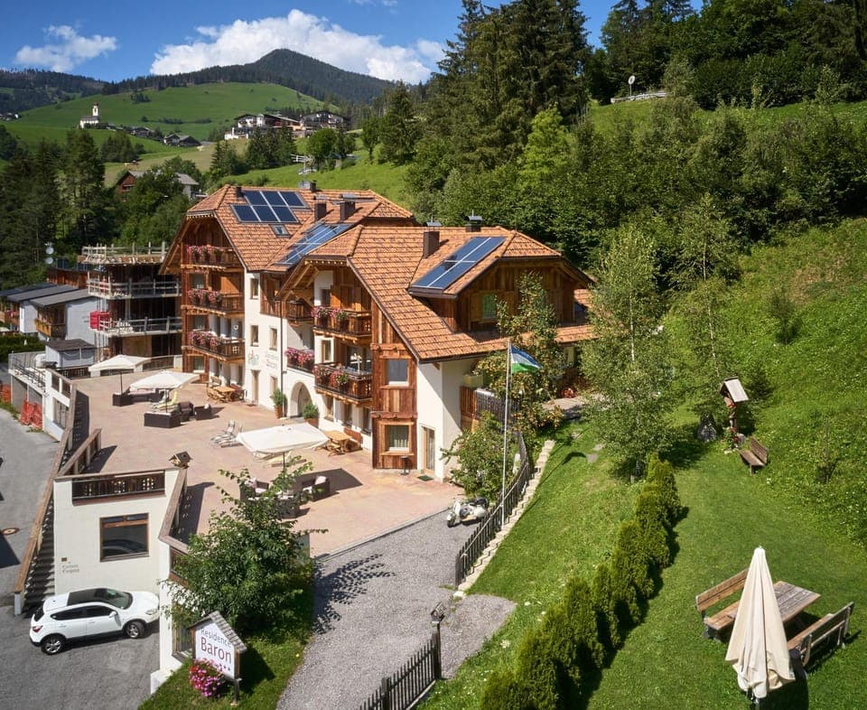 Property building, Neighbourhood, Parking