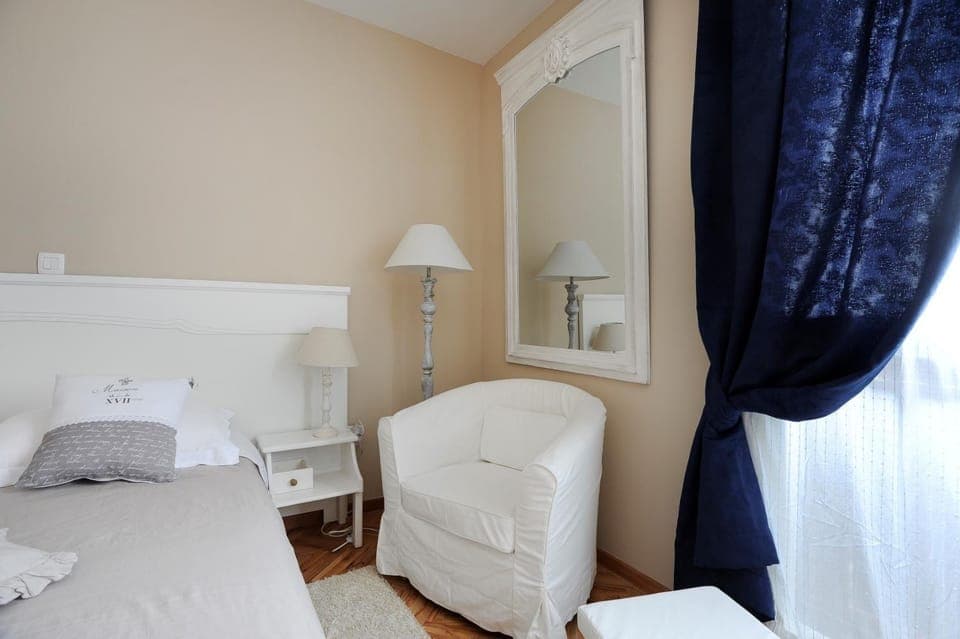 Seating area, Bedroom