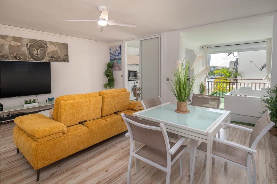 Goldy House, logement vue mer , 10min port et aéroport Apartment in Le Gosier
