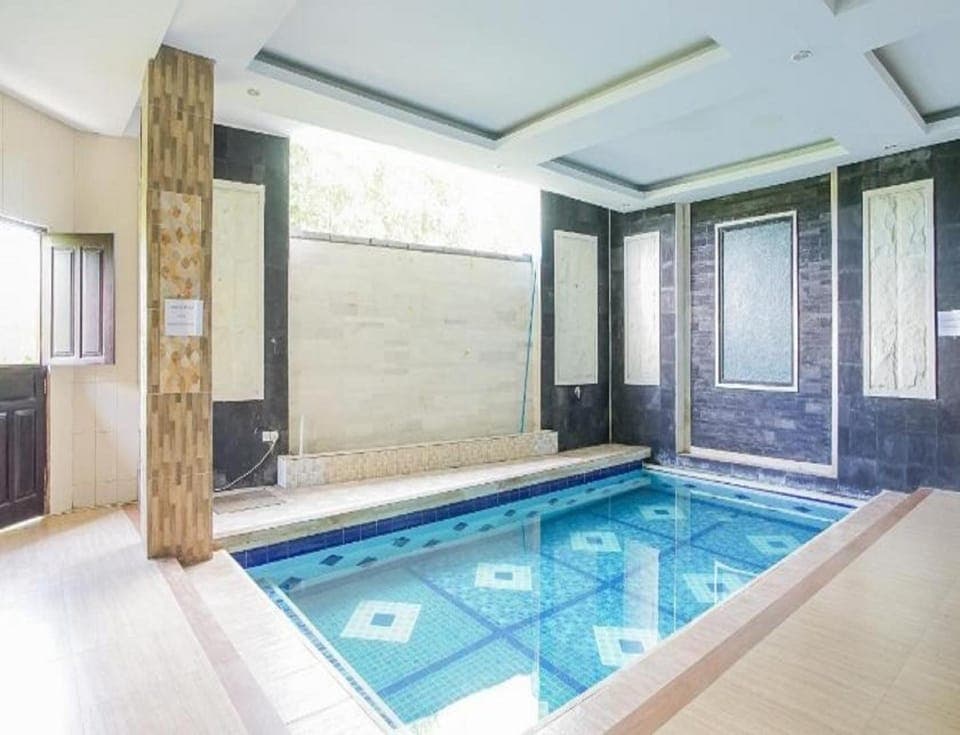 Swimming pool, Swimming pool