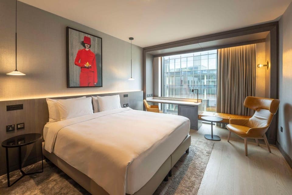 Bed, Photo of the whole room, Seating area, Bedroom