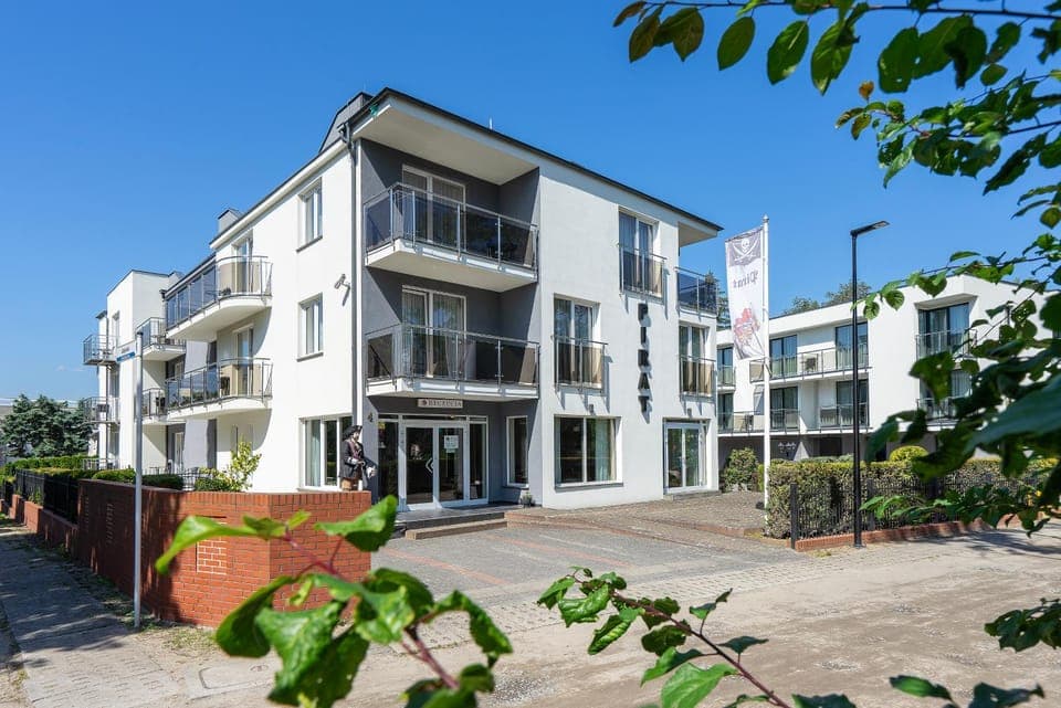 Property building, Facade/entrance, Day, Neighbourhood, Location