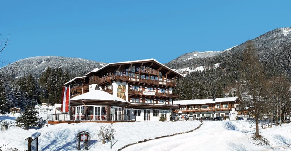 Property building, Facade/entrance, Winter
