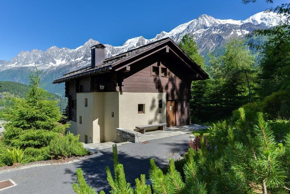 Nearby landmark, Natural landscape