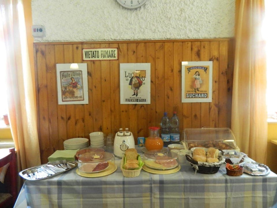 Restaurant/places to eat, Food and drinks, Breakfast, Continental breakfast, Buffet breakfast, Italian breakfast