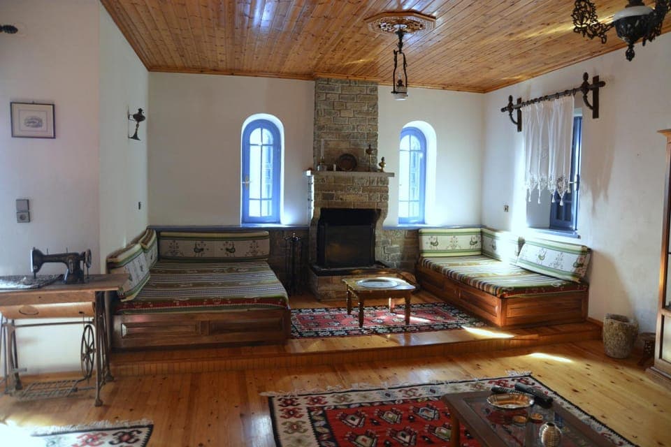 Communal lounge/ TV room