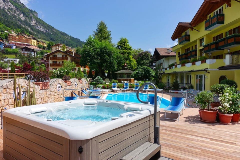 Hot Tub, Solarium, Swimming pool, Swimming pool, Open Air Bath