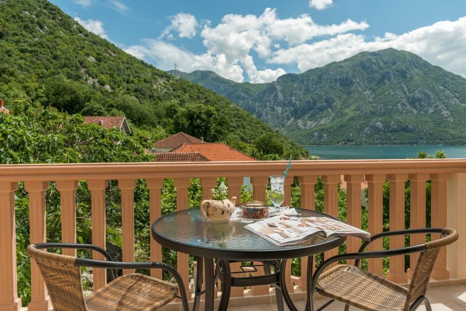 Balcony/Terrace, Mountain view