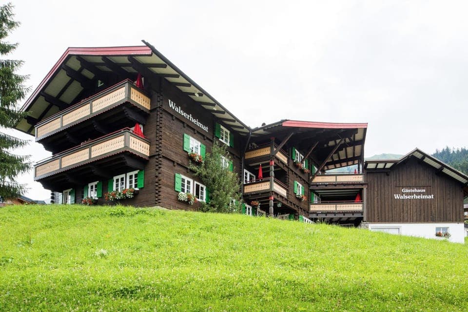 Facade/entrance, Balcony/Terrace