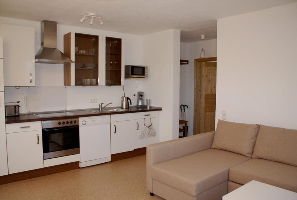 Kitchen or kitchenette, Living room