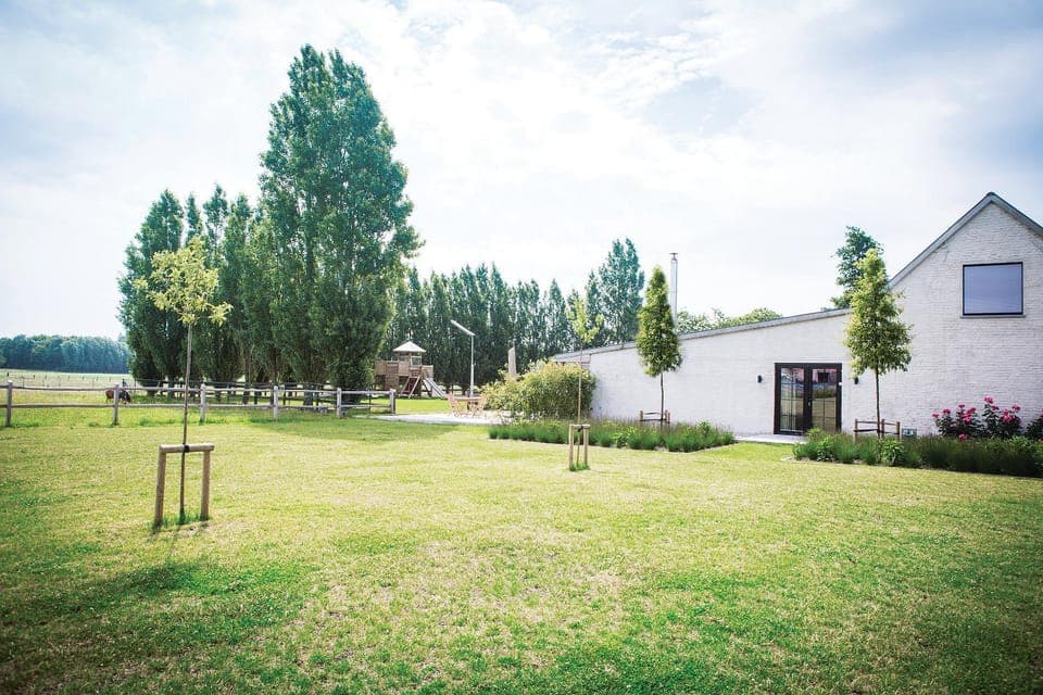 Property building, Facade/entrance, BBQ facilities, Garden, Garden view