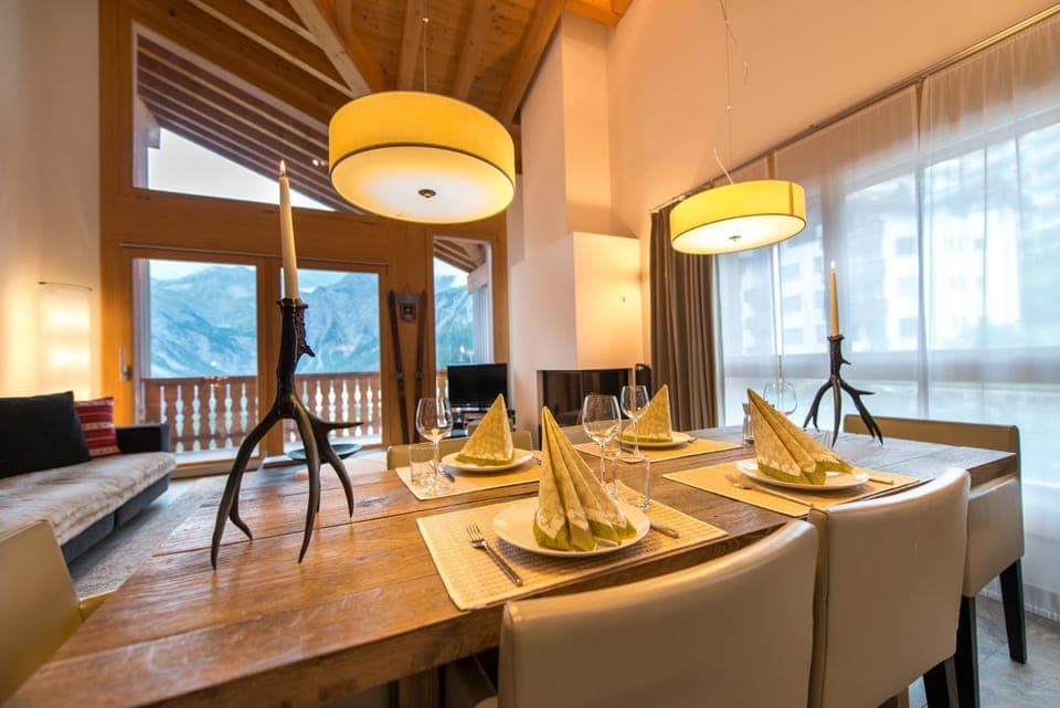 Living room, Dining area