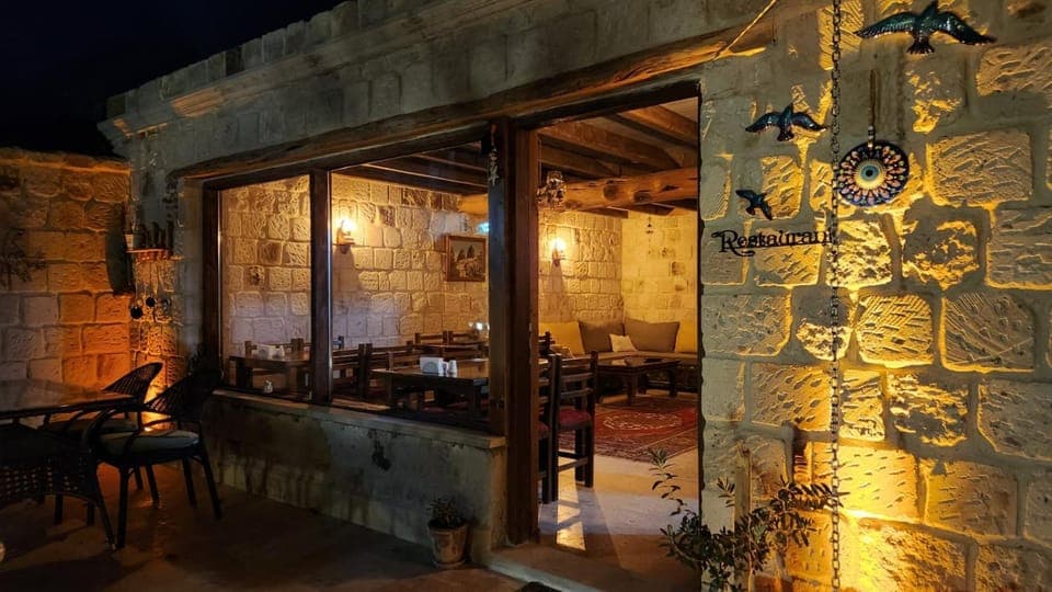 Property building, Restaurant/places to eat, Breakfast