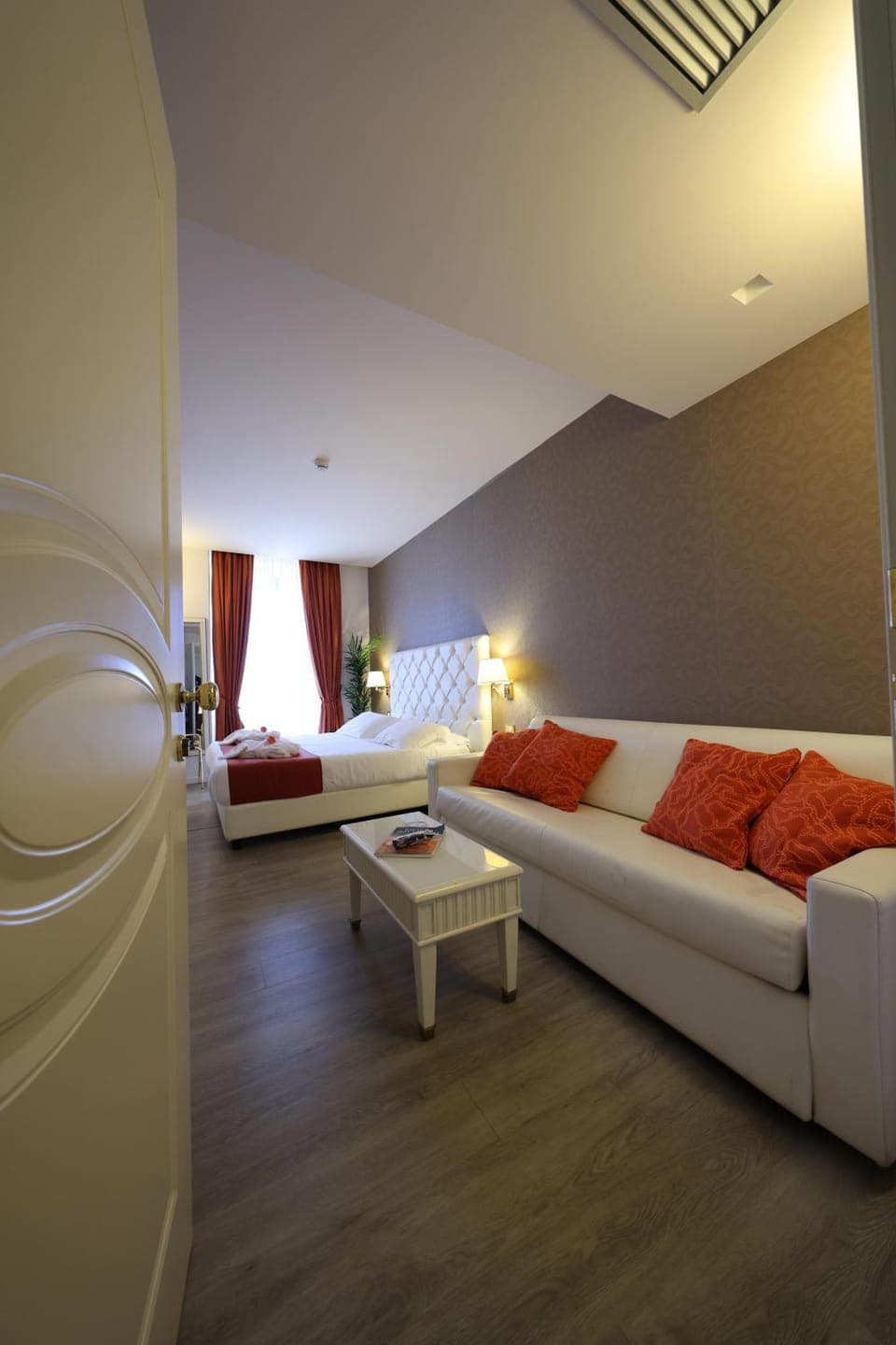 Photo of the whole room