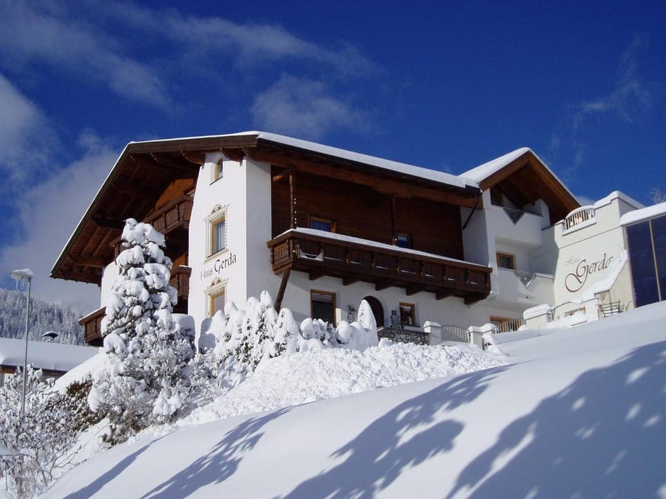 Facade/entrance, Winter
