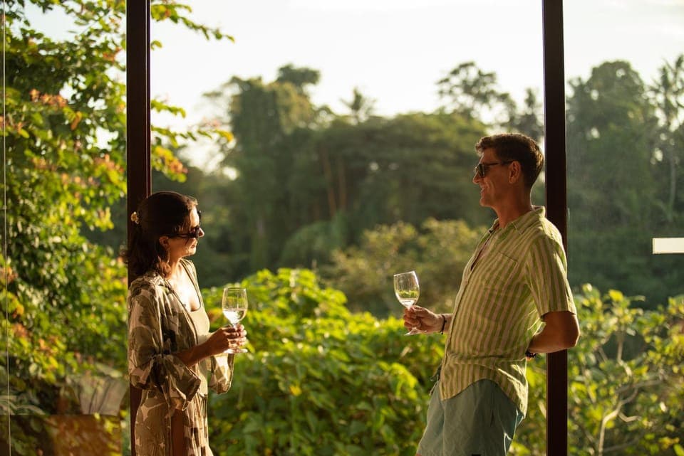 Property building, Day, People, Natural landscape, Garden, Guests, Garden view