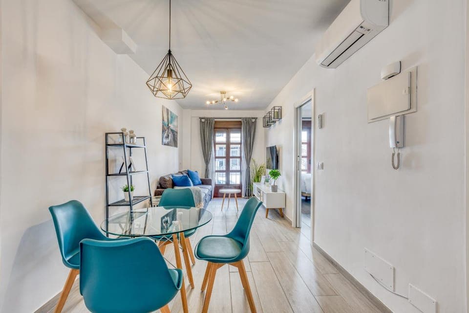 Living room, Dining area, internet, locker, air conditioner