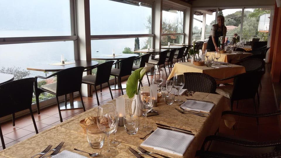 Property building, Restaurant/places to eat