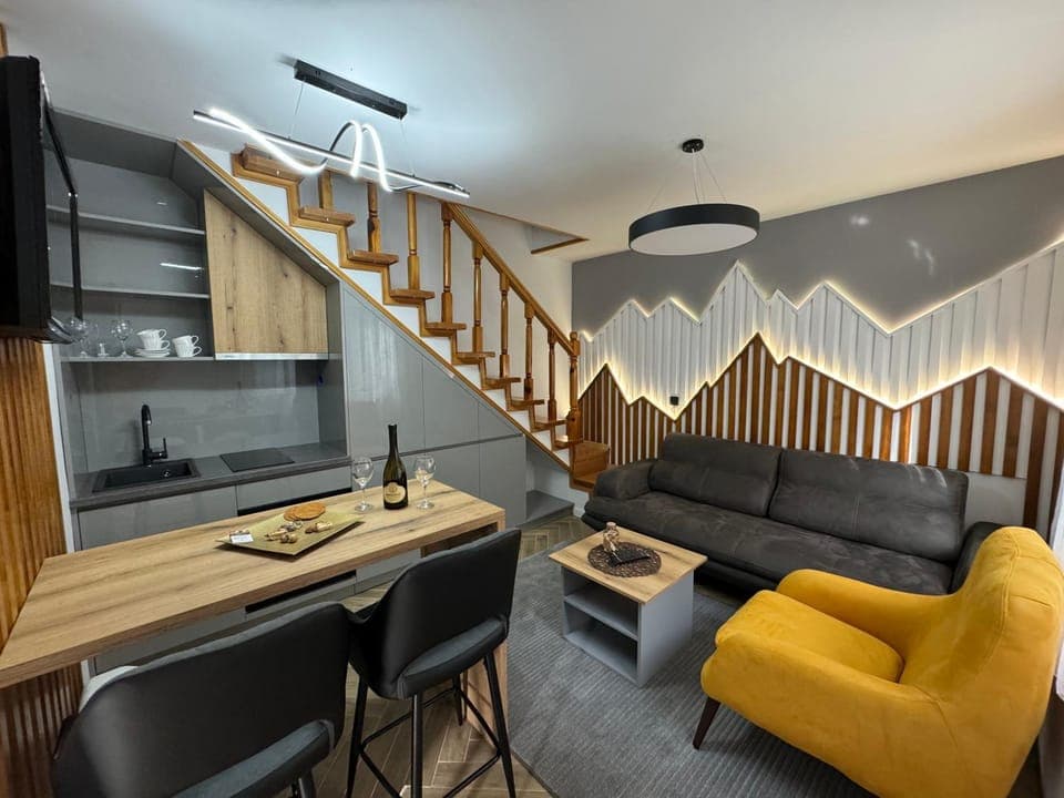 TV and multimedia, Kitchen or kitchenette, Living room, Seating area, Dining area