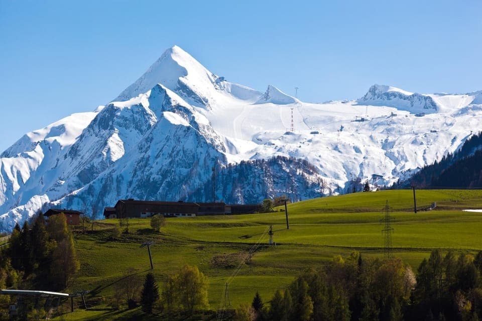 Nearby landmark, Ski School, Skiing