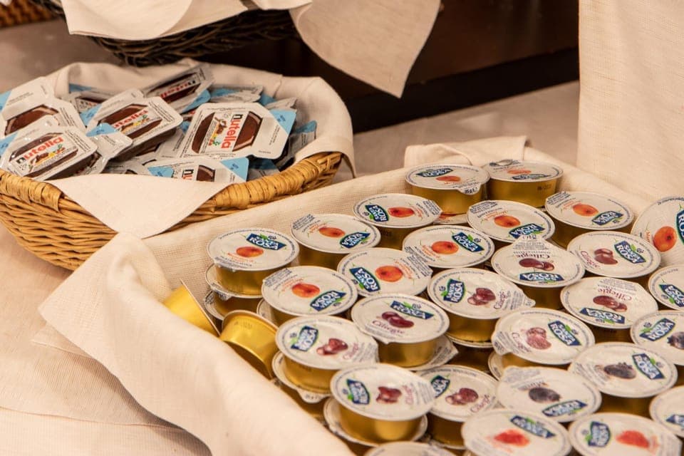 Restaurant/places to eat, Food and drinks, Breakfast, Buffet breakfast