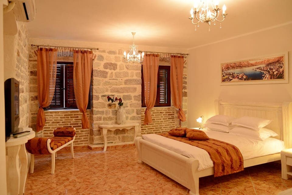 Seating area, Bedroom