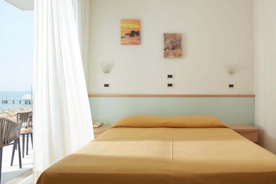 Bed, Photo of the whole room, Bedroom, Sea view
