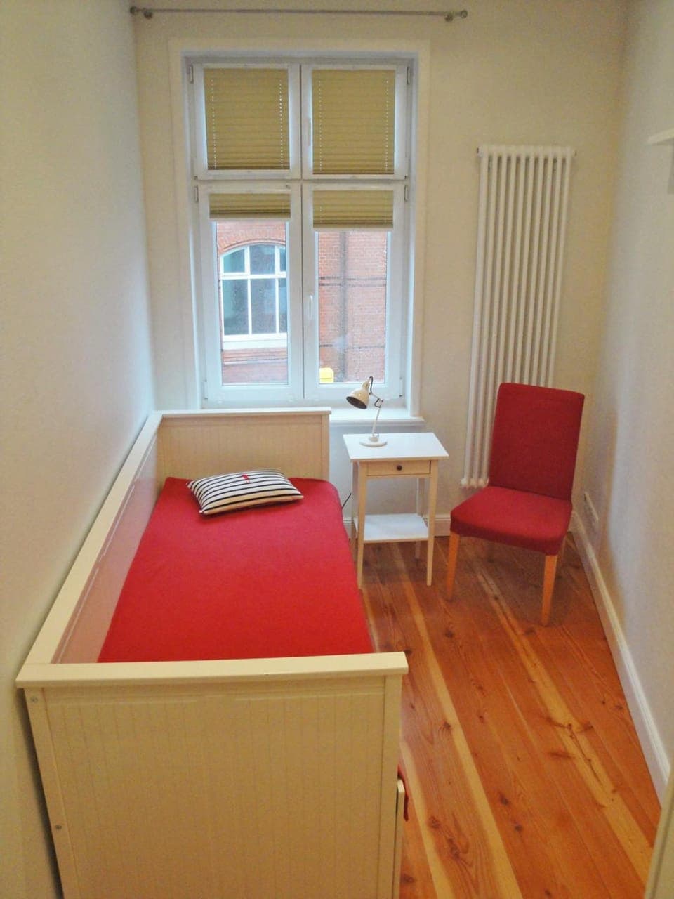 Bed, Photo of the whole room, Seating area, Bedroom