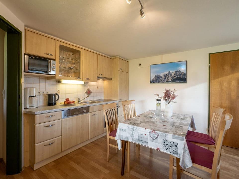 Dining area, kitchen