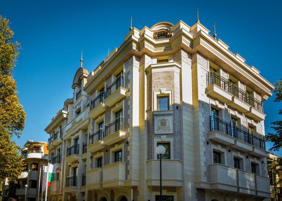 Property building, Facade/entrance