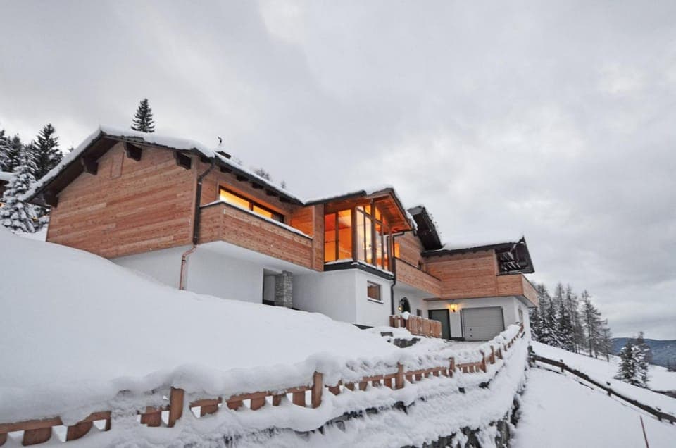 Property building, Facade/entrance, Winter