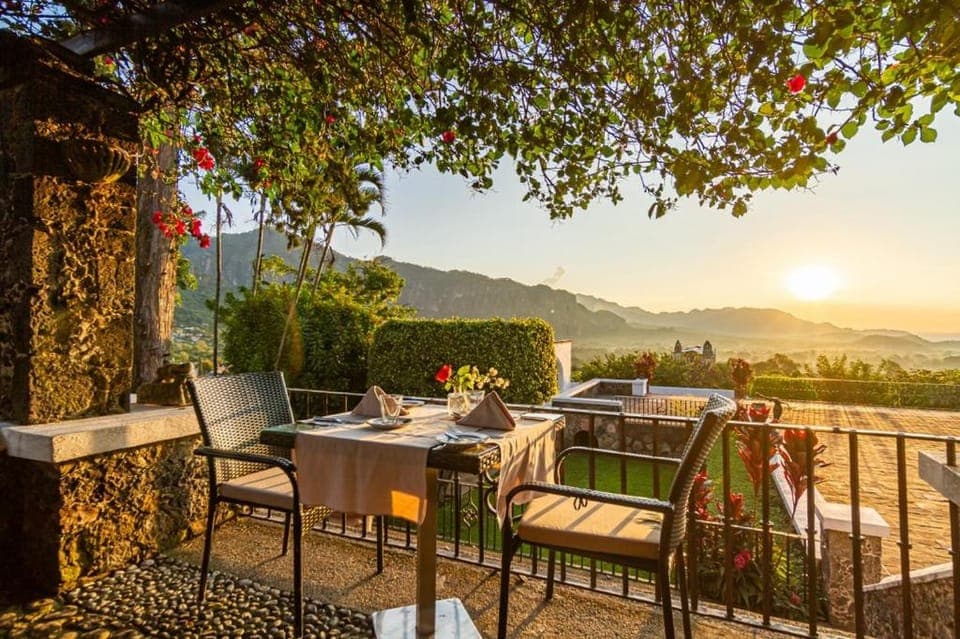 Patio, Restaurant/places to eat, Garden view, Landmark view, Mountain view