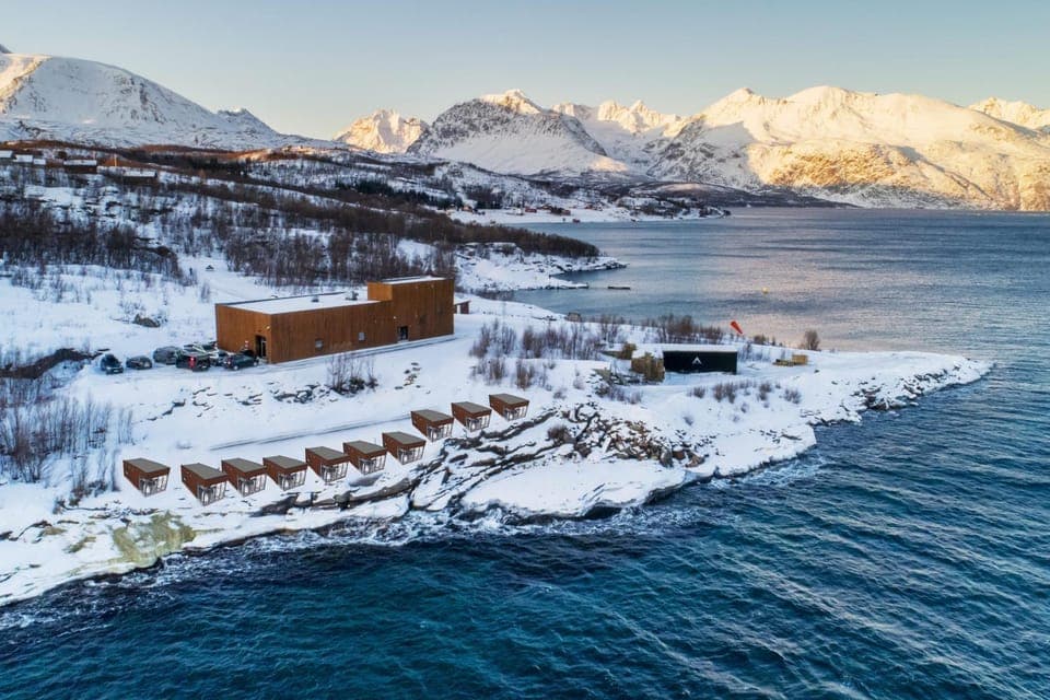 Nearby landmark, Natural landscape, Bird's eye view, Winter, Beach, On site, Mountain view, Sea view