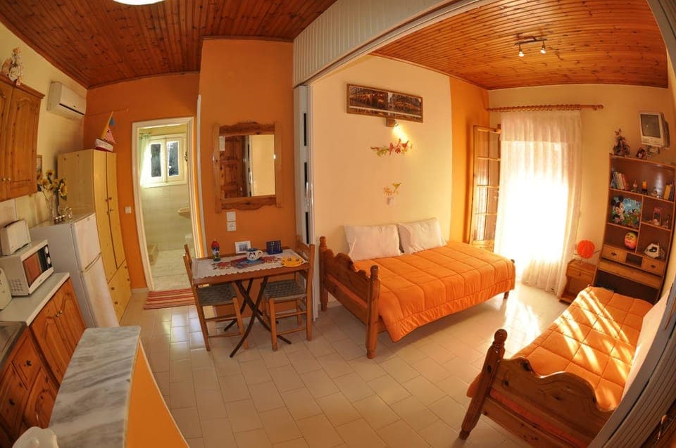 Day, Photo of the whole room