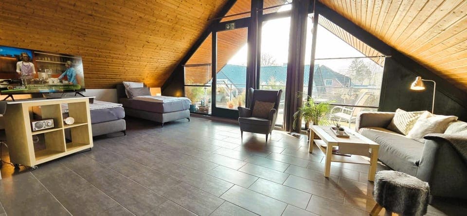 Bed, Day, TV and multimedia, Seating area