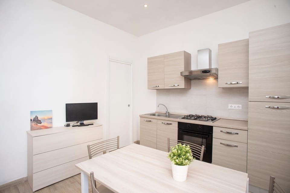 TV and multimedia, Kitchen or kitchenette, Dining area, pet friendly, stove