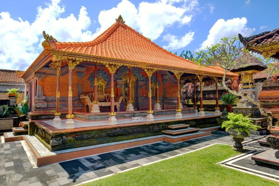 Property building, Patio, Day, Natural landscape, Garden view